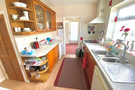 Kitchen 2.jpg