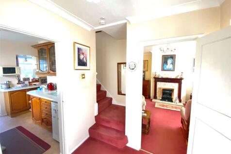 Entrance hall.jpg