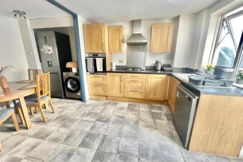 kitchen 2.jpg