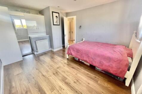 bedroom 1.2.jpg