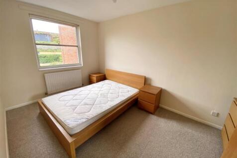 Bedroom 1.jpg