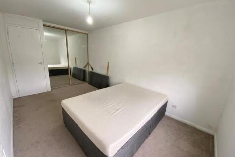 Bedroom pic 2.jpg