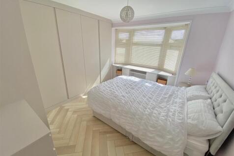 Bed 1.jpg
