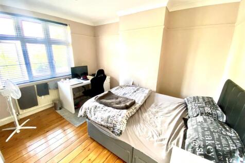Bed 3.jpg