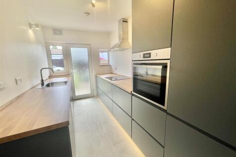 kitchen 2.jpg