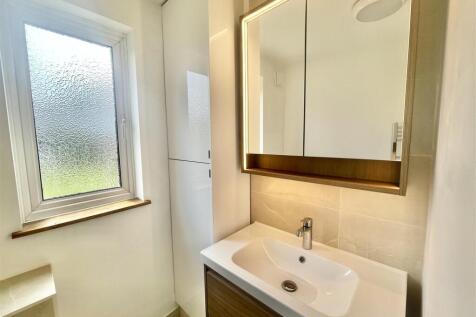 bathroom 2.jpg