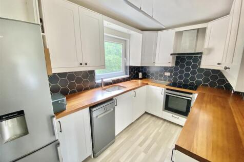 Kitchen 2.jpg