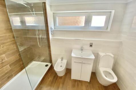 Bathroom 1.jpg