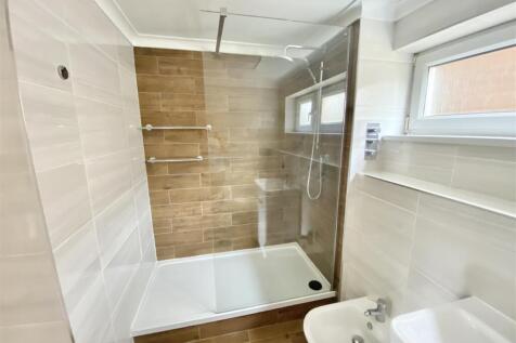 Bathroom 2.jpg