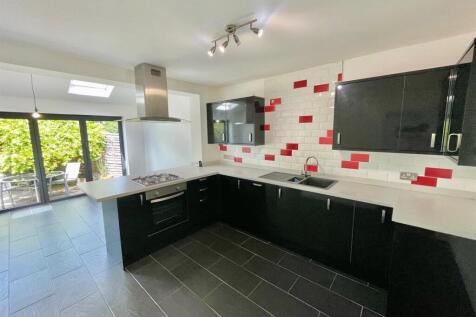 38 Clive Close Kitchen.jpg