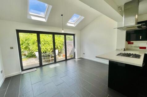 38 Clive Close Dining Family Room.jpg