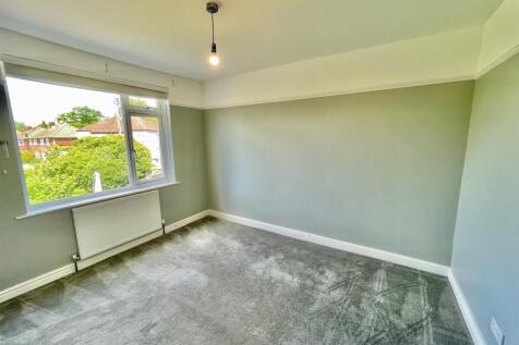 38 Clive Close Bed 2.jpg