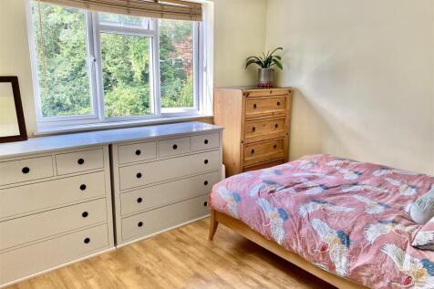 Bedroom 1.jpg