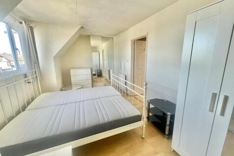 bedroom 1.2.jpg