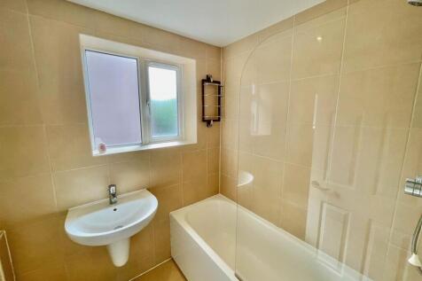 77 Church Rd Bathroom 2.jpg