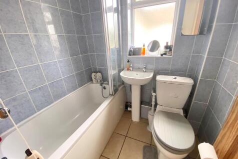 Bathroom 1.jpg