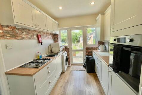 25 Elmroyd Ave Kitchen.jpg
