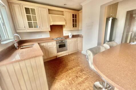 kitchen 2.jpg