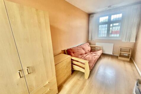 bedroom 4.2.jpg