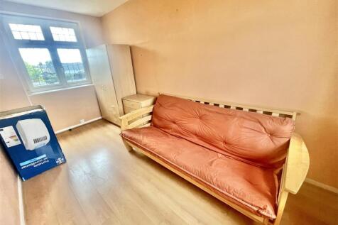 bedroom 4.jpg