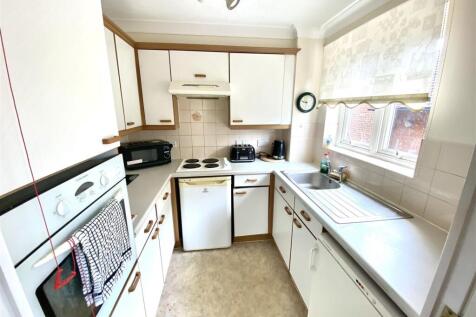 Kitchen 2.jpg
