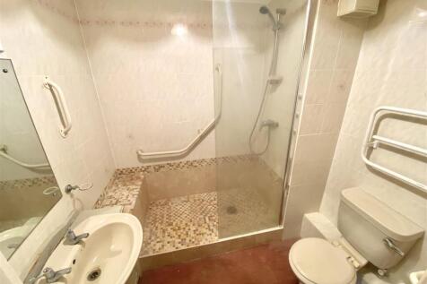 Shower room.jpg