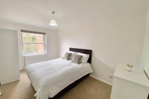Bedroom 1.jpg