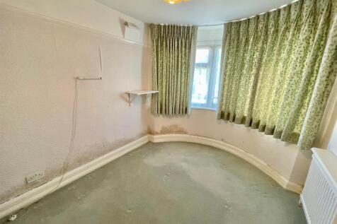 16 Sunnybank Road Bed 2.jpg