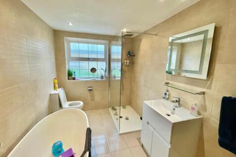 9 Cherry Tree Groundfloor bathroom.jpg