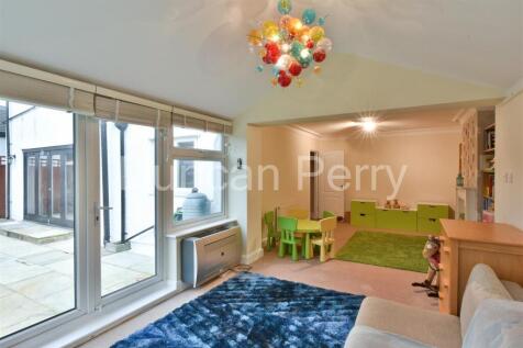 Family Room Pic 2.JPG