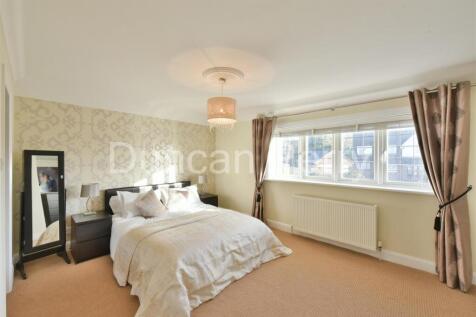 Bedroom 1 Pic 2.JPG