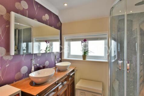 En Suite Shower.JPG