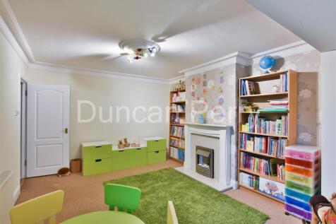 Family Room Pic 3.JPG