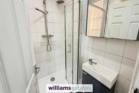 Bed One Ensuite