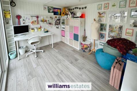 Summer House Internal