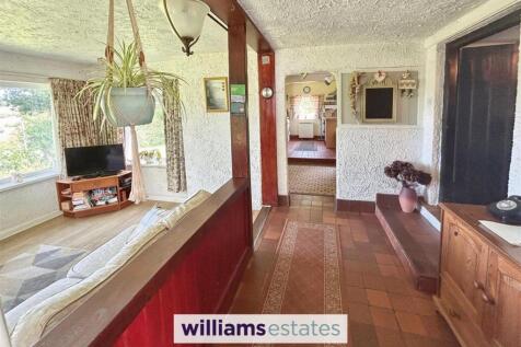 Summer Room and Entrance