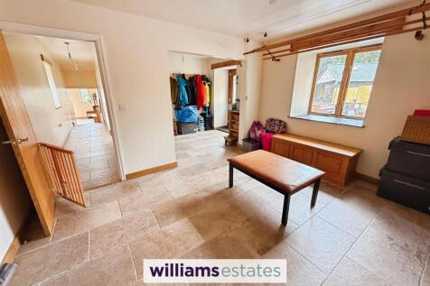 Reception Room/ Bedroom