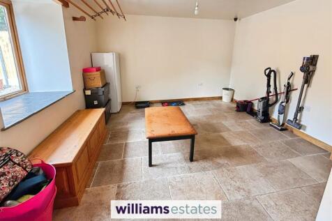 Reception Room/ Bedroom