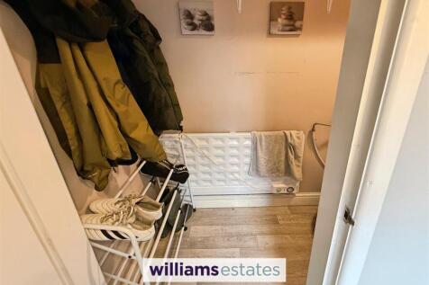 Cloak Room/W.C