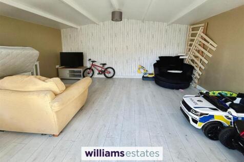 Summer House Internal
