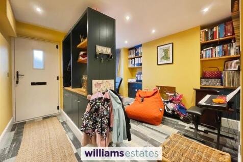 Entrance Hall / Reception/Office