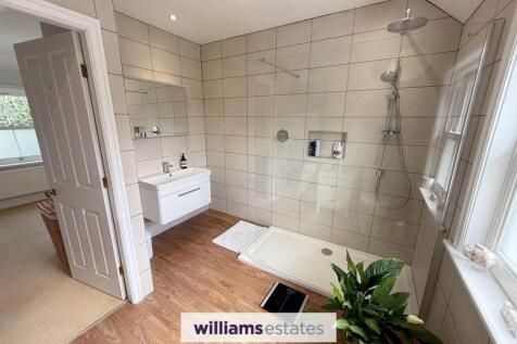 Bedroom one en-suite