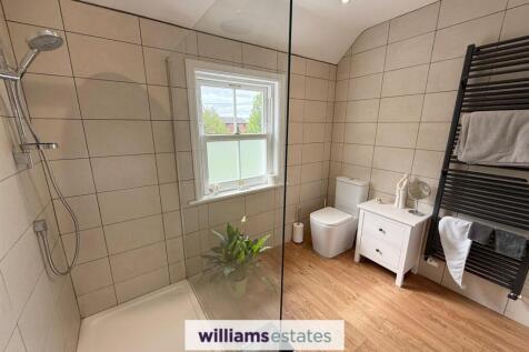 Bedroom one en-suite