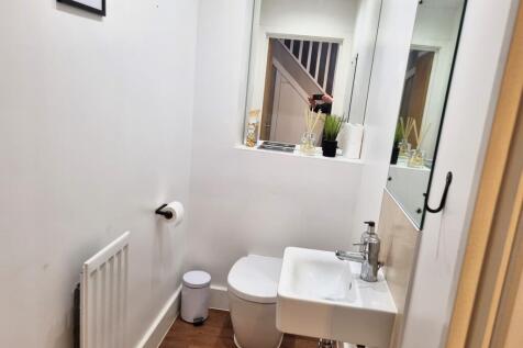 Cloakroom/wc