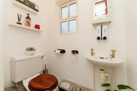 Cloakroom/wc