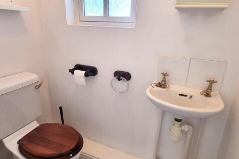 Cloakroom/wc
