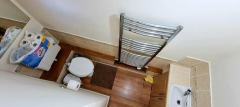 Cloakroom/wc