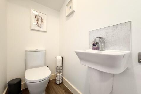Cloakroom/wc