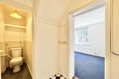 Cloakroom/wc
