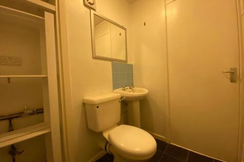 Cloakroom/wc